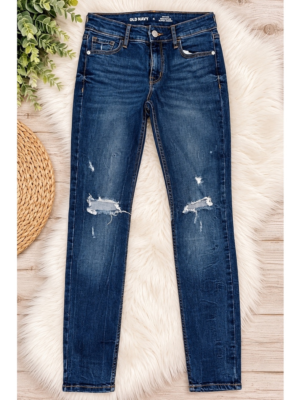 Old Navy Women’s Size 4 Rockstar Mid-Rise Super Skinny Distressed Dark Wash